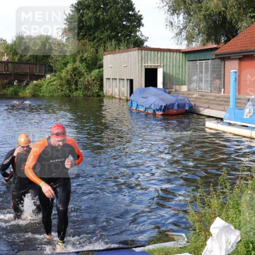 31.08.2025 - Elbe Triathlon Hamburg Luisa Fischer http://msf.ph/oto/8676011 31.08.2025 09:02:59 Schwimmen 480, 493, 496 meine-sportfotos.de