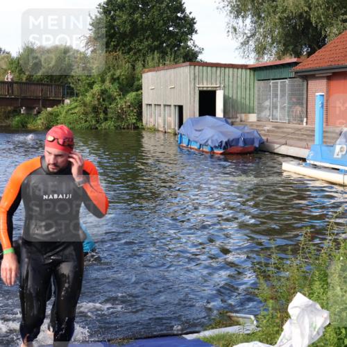 31.08.2025 - Elbe Triathlon Hamburg Luisa Fischer http://msf.ph/oto/8676016 31.08.2025 09:03:00 Schwimmen 480, 493, 496 meine-sportfotos.de
