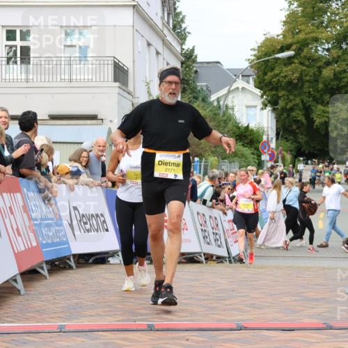 31.08.2025 - 21. Blankeneser Heldenlauf Strokosch-Dieckow http://msf.ph/oto/8676024 31.08.2025 10:34:07 Ziel 2378, 2563, 2724, 2120, 2171 meine-sportfotos.de