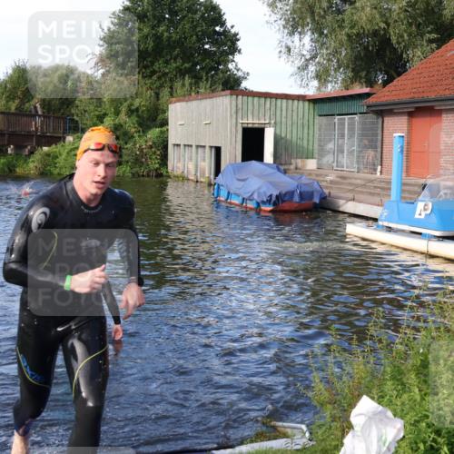 31.08.2025 - Elbe Triathlon Hamburg Luisa Fischer http://msf.ph/oto/8676025 31.08.2025 09:03:04 Schwimmen 480, 493, 496 meine-sportfotos.de