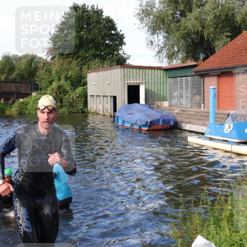 31.08.2025 - Elbe Triathlon Hamburg Luisa Fischer http://msf.ph/oto/8676035 31.08.2025 09:03:32 Schwimmen 394, 582, 619 meine-sportfotos.de