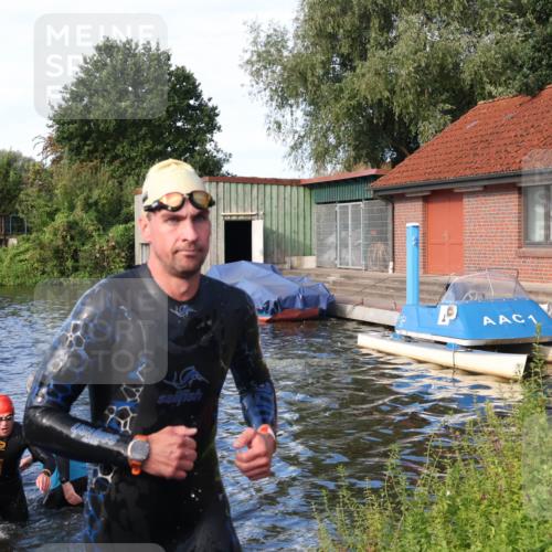 31.08.2025 - Elbe Triathlon Hamburg Luisa Fischer http://msf.ph/oto/8676038 31.08.2025 09:03:33 Schwimmen 394, 582, 619 meine-sportfotos.de