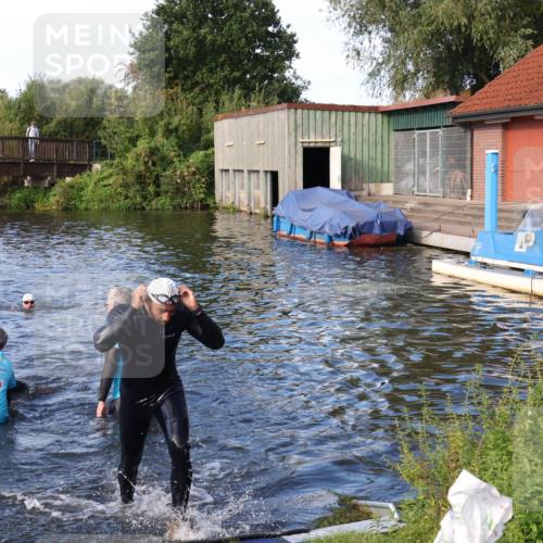 31.08.2025 - Elbe Triathlon Hamburg Luisa Fischer http://msf.ph/oto/8676051 31.08.2025 09:03:47 Schwimmen 387, 483 meine-sportfotos.de
