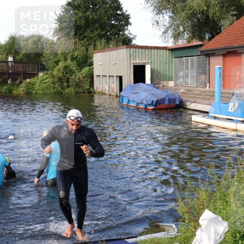 31.08.2025 - Elbe Triathlon Hamburg Luisa Fischer http://msf.ph/oto/8676052 31.08.2025 09:03:48 Schwimmen 387, 483 meine-sportfotos.de