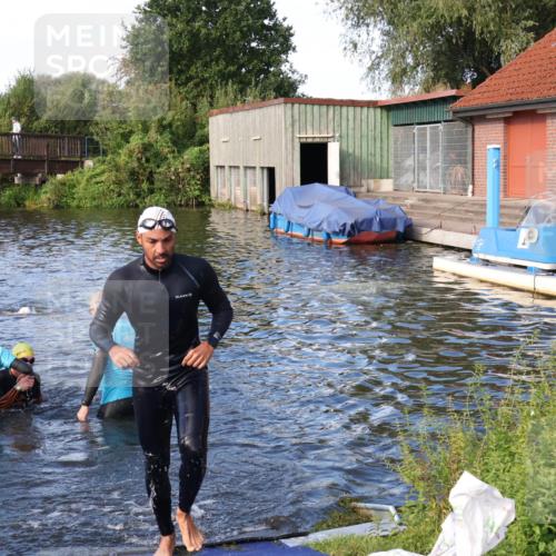 31.08.2025 - Elbe Triathlon Hamburg Luisa Fischer http://msf.ph/oto/8676053 31.08.2025 09:03:48 Schwimmen 387, 483 meine-sportfotos.de