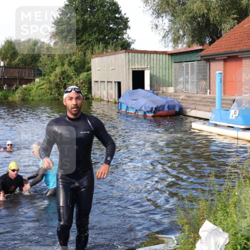 31.08.2025 - Elbe Triathlon Hamburg Luisa Fischer http://msf.ph/oto/8676055 31.08.2025 09:03:48 Schwimmen 387, 483 meine-sportfotos.de