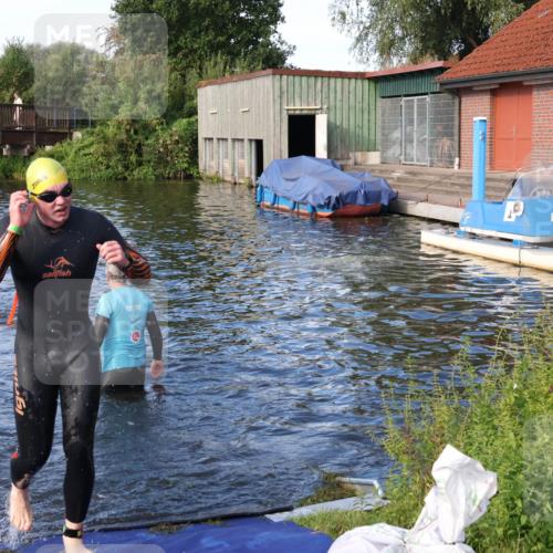 31.08.2025 - Elbe Triathlon Hamburg Luisa Fischer http://msf.ph/oto/8676066 31.08.2025 09:03:52 Schwimmen 387, 483, 528 meine-sportfotos.de
