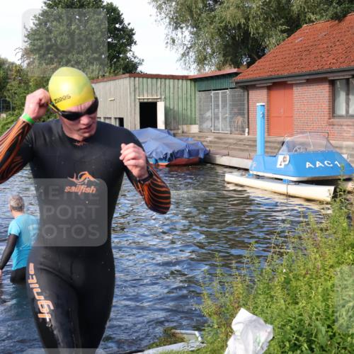 31.08.2025 - Elbe Triathlon Hamburg Luisa Fischer http://msf.ph/oto/8676072 31.08.2025 09:03:53 Schwimmen 387, 483, 528 meine-sportfotos.de