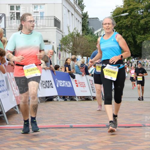 31.08.2025 - 21. Blankeneser Heldenlauf Strokosch-Dieckow http://msf.ph/oto/8676078 31.08.2025 10:34:02 Ziel 2378, 2563, 2120 meine-sportfotos.de
