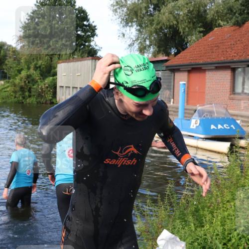 31.08.2025 - Elbe Triathlon Hamburg Luisa Fischer http://msf.ph/oto/8676098 31.08.2025 09:04:33 Schwimmen 407 meine-sportfotos.de