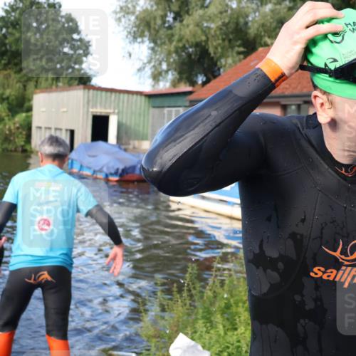31.08.2025 - Elbe Triathlon Hamburg Luisa Fischer http://msf.ph/oto/8676099 31.08.2025 09:04:33 Schwimmen 407 meine-sportfotos.de