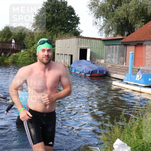 31.08.2025 - Elbe Triathlon Hamburg Luisa Fischer http://msf.ph/oto/8676107 31.08.2025 09:04:49 Schwimmen 515, 527, 630 meine-sportfotos.de