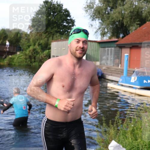 31.08.2025 - Elbe Triathlon Hamburg Luisa Fischer http://msf.ph/oto/8676109 31.08.2025 09:04:49 Schwimmen 515, 527, 630 meine-sportfotos.de