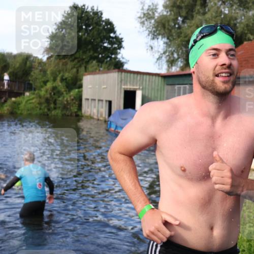 31.08.2025 - Elbe Triathlon Hamburg Luisa Fischer http://msf.ph/oto/8676111 31.08.2025 09:04:50 Schwimmen 515, 527, 630 meine-sportfotos.de