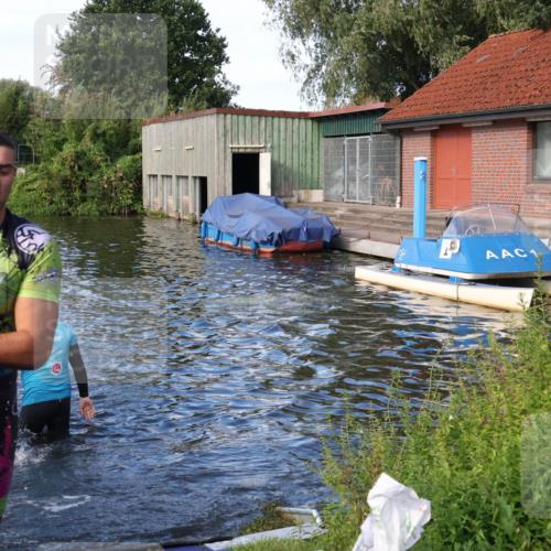31.08.2025 - Elbe Triathlon Hamburg Luisa Fischer http://msf.ph/oto/8676118 31.08.2025 09:04:55 Schwimmen 527, 630 meine-sportfotos.de