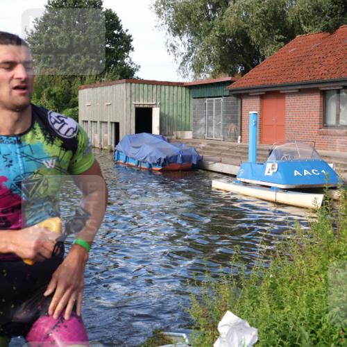 31.08.2025 - Elbe Triathlon Hamburg Luisa Fischer http://msf.ph/oto/8676119 31.08.2025 09:04:55 Schwimmen 527, 630 meine-sportfotos.de