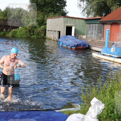 31.08.2025 - Elbe Triathlon Hamburg Luisa Fischer http://msf.ph/oto/8676153 31.08.2025 09:05:20 Schwimmen 495, 522 meine-sportfotos.de