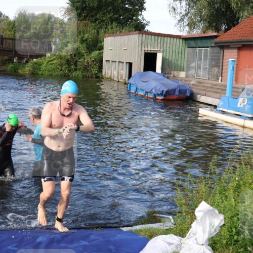 31.08.2025 - Elbe Triathlon Hamburg Luisa Fischer http://msf.ph/oto/8676158 31.08.2025 09:05:21 Schwimmen 495, 522 meine-sportfotos.de