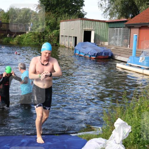 31.08.2025 - Elbe Triathlon Hamburg Luisa Fischer http://msf.ph/oto/8676159 31.08.2025 09:05:21 Schwimmen 495, 522 meine-sportfotos.de