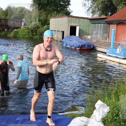 31.08.2025 - Elbe Triathlon Hamburg Luisa Fischer http://msf.ph/oto/8676161 31.08.2025 09:05:21 Schwimmen 495, 522 meine-sportfotos.de