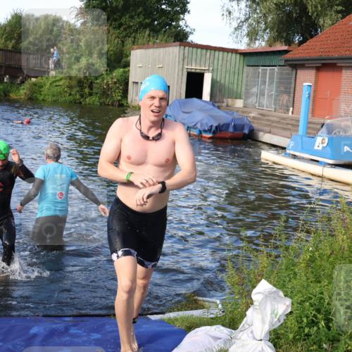 31.08.2025 - Elbe Triathlon Hamburg Luisa Fischer http://msf.ph/oto/8676162 31.08.2025 09:05:22 Schwimmen 495, 522 meine-sportfotos.de