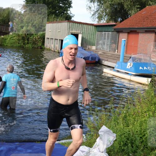 31.08.2025 - Elbe Triathlon Hamburg Luisa Fischer http://msf.ph/oto/8676164 31.08.2025 09:05:22 Schwimmen 495, 522 meine-sportfotos.de