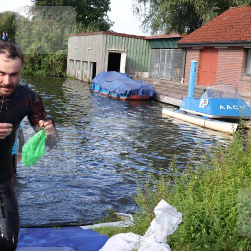 31.08.2025 - Elbe Triathlon Hamburg Luisa Fischer http://msf.ph/oto/8676166 31.08.2025 09:05:24 Schwimmen 495, 522 meine-sportfotos.de