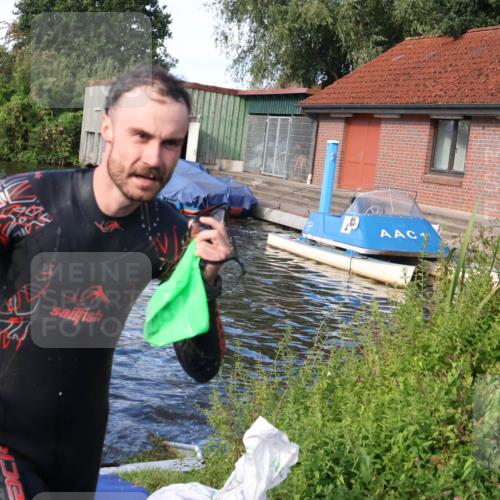 31.08.2025 - Elbe Triathlon Hamburg Luisa Fischer http://msf.ph/oto/8676169 31.08.2025 09:05:25 Schwimmen 495, 522 meine-sportfotos.de