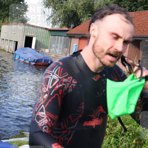 31.08.2025 - Elbe Triathlon Hamburg Luisa Fischer http://msf.ph/oto/8676170 31.08.2025 09:05:25 Schwimmen 495, 522 meine-sportfotos.de