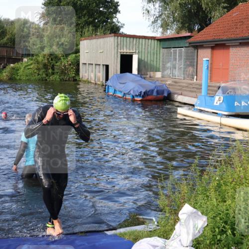 31.08.2025 - Elbe Triathlon Hamburg Luisa Fischer http://msf.ph/oto/8676171 31.08.2025 09:05:37 Schwimmen 596, 672 meine-sportfotos.de