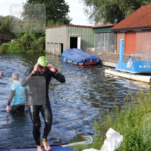 31.08.2025 - Elbe Triathlon Hamburg Luisa Fischer http://msf.ph/oto/8676174 31.08.2025 09:05:37 Schwimmen 596, 672 meine-sportfotos.de