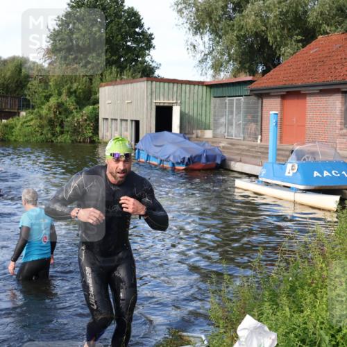 31.08.2025 - Elbe Triathlon Hamburg Luisa Fischer http://msf.ph/oto/8676176 31.08.2025 09:05:38 Schwimmen 596, 672 meine-sportfotos.de