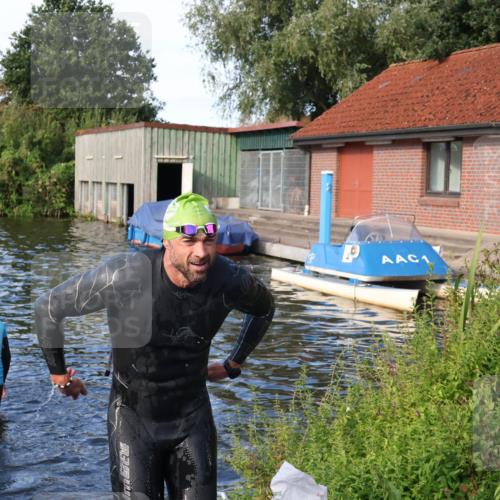 31.08.2025 - Elbe Triathlon Hamburg Luisa Fischer http://msf.ph/oto/8676178 31.08.2025 09:05:38 Schwimmen 596, 672 meine-sportfotos.de