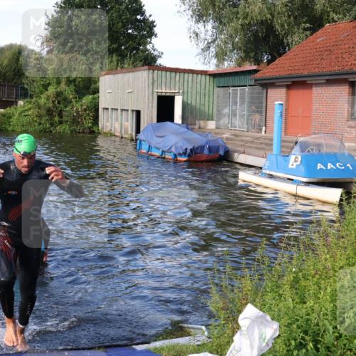31.08.2025 - Elbe Triathlon Hamburg Luisa Fischer http://msf.ph/oto/8676182 31.08.2025 09:05:45 Schwimmen 420, 547, 596 meine-sportfotos.de