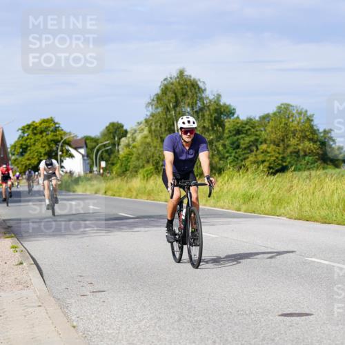 31.08.2025 - Elbe Triathlon Hamburg Michael Burmester http://msf.ph/oto/8676184 31.08.2025 10:23:03 Radfahren 698, 762, 792, 978, 981, 995, 996, 1049, 1063, 1106 meine-sportfotos.de