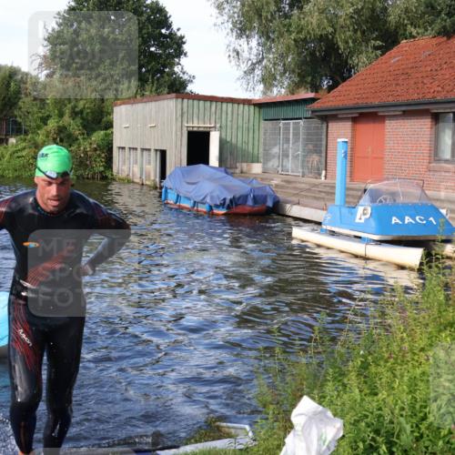 31.08.2025 - Elbe Triathlon Hamburg Luisa Fischer http://msf.ph/oto/8676186 31.08.2025 09:05:46 Schwimmen 420, 547, 596 meine-sportfotos.de