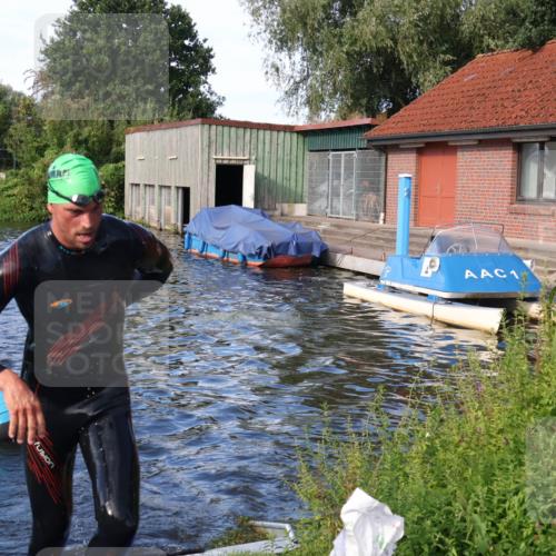 31.08.2025 - Elbe Triathlon Hamburg Luisa Fischer http://msf.ph/oto/8676187 31.08.2025 09:05:46 Schwimmen 420, 547, 596 meine-sportfotos.de