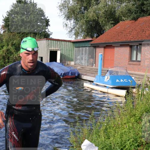 31.08.2025 - Elbe Triathlon Hamburg Luisa Fischer http://msf.ph/oto/8676189 31.08.2025 09:05:46 Schwimmen 420, 547, 596 meine-sportfotos.de