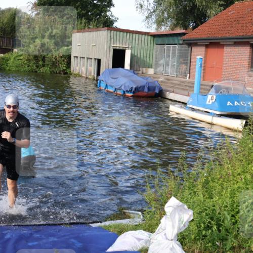31.08.2025 - Elbe Triathlon Hamburg Luisa Fischer http://msf.ph/oto/8676193 31.08.2025 09:05:49 Schwimmen 420, 463, 547, 596 meine-sportfotos.de