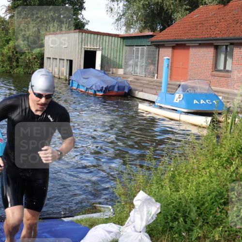 31.08.2025 - Elbe Triathlon Hamburg Luisa Fischer http://msf.ph/oto/8676198 31.08.2025 09:05:51 Schwimmen 420, 463, 547 meine-sportfotos.de