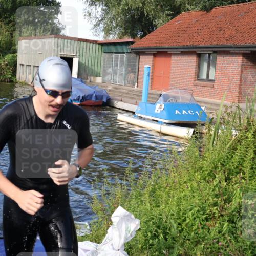 31.08.2025 - Elbe Triathlon Hamburg Luisa Fischer http://msf.ph/oto/8676201 31.08.2025 09:05:51 Schwimmen 420, 463, 547 meine-sportfotos.de
