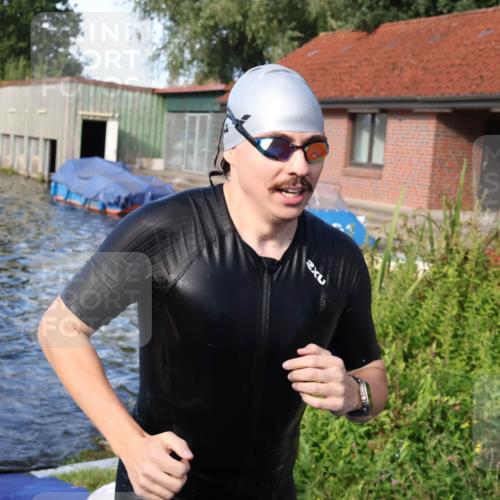 31.08.2025 - Elbe Triathlon Hamburg Luisa Fischer http://msf.ph/oto/8676203 31.08.2025 09:05:51 Schwimmen 420, 463, 547 meine-sportfotos.de
