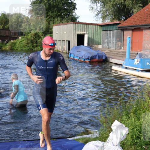 31.08.2025 - Elbe Triathlon Hamburg Luisa Fischer http://msf.ph/oto/8676207 31.08.2025 09:05:55 Schwimmen 420, 463, 517 meine-sportfotos.de