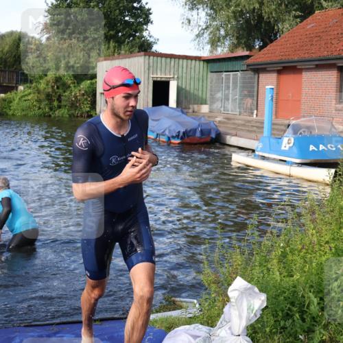 31.08.2025 - Elbe Triathlon Hamburg Luisa Fischer http://msf.ph/oto/8676208 31.08.2025 09:05:55 Schwimmen 420, 463, 517 meine-sportfotos.de