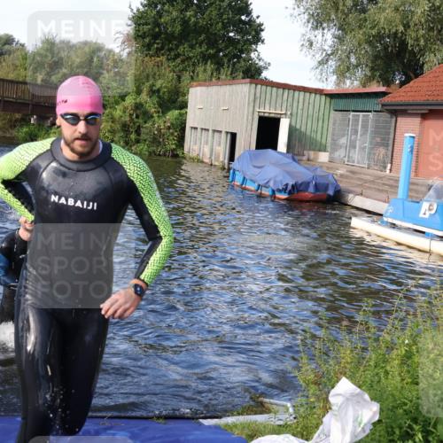 31.08.2025 - Elbe Triathlon Hamburg Luisa Fischer http://msf.ph/oto/8676213 31.08.2025 09:05:59 Schwimmen 447, 463, 517 meine-sportfotos.de