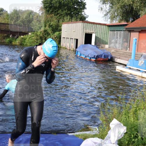 31.08.2025 - Elbe Triathlon Hamburg Luisa Fischer http://msf.ph/oto/8676229 31.08.2025 09:06:02 Schwimmen 447, 463, 517, 645 meine-sportfotos.de