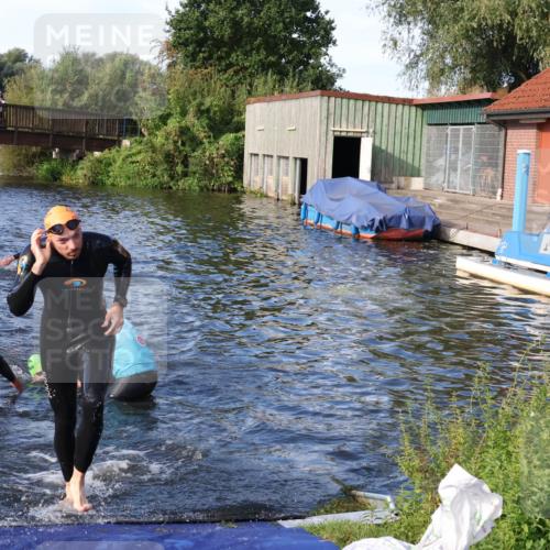 31.08.2025 - Elbe Triathlon Hamburg Luisa Fischer http://msf.ph/oto/8676232 31.08.2025 09:06:06 Schwimmen 447, 517, 645 meine-sportfotos.de