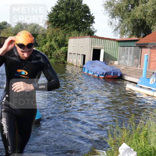 31.08.2025 - Elbe Triathlon Hamburg Luisa Fischer http://msf.ph/oto/8676239 31.08.2025 09:06:07 Schwimmen 410, 447, 645 meine-sportfotos.de