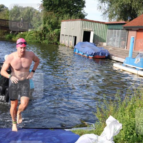 31.08.2025 - Elbe Triathlon Hamburg Luisa Fischer http://msf.ph/oto/8676254 31.08.2025 09:06:17 Schwimmen 410, 416, 524, 598 meine-sportfotos.de