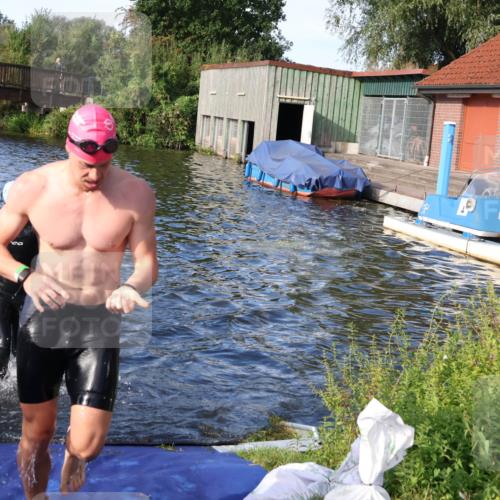 31.08.2025 - Elbe Triathlon Hamburg Luisa Fischer http://msf.ph/oto/8676258 31.08.2025 09:06:18 Schwimmen 410, 416, 524, 598 meine-sportfotos.de